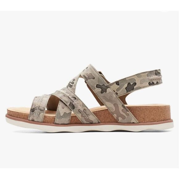 CLARKS Camouflage Sandals - Picture 8 of 8